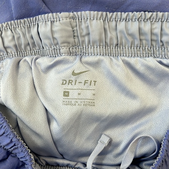 - Nike Dri-Fit Shorts Size Medium - Picture 4 of 7